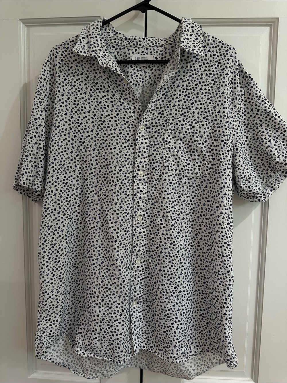 Gap men’s white short-sleeve button up with Navy floral Print size XL TALL